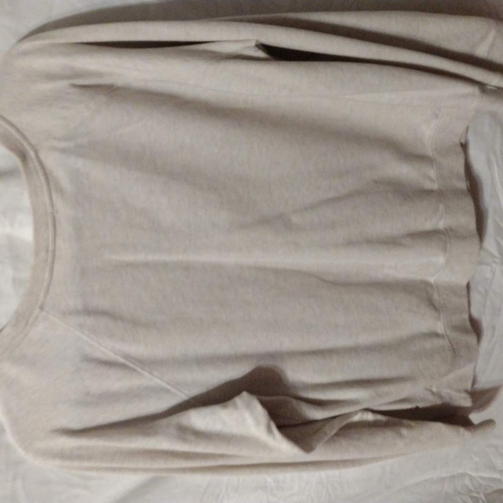 Old Navy, women's Fun And Stylish lightweight sweatshirt in extra large. - Picture 5 of 5